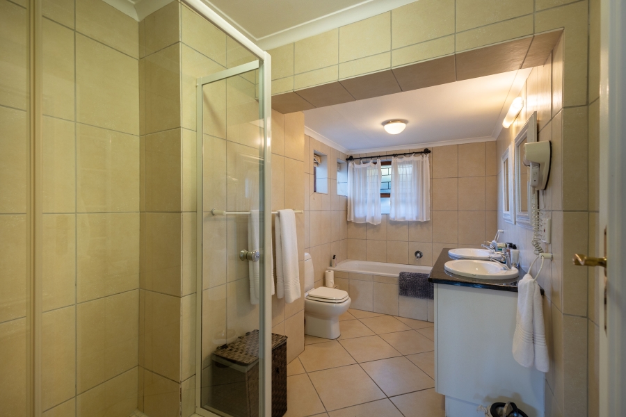 7 Bedroom Property for Sale in Bowtie Western Cape